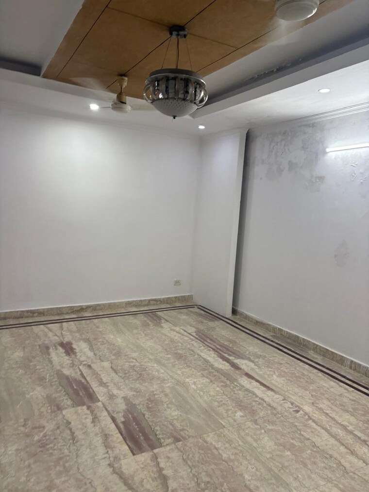 Room, sector 47 3 Bedroom 200 Sq.Mt. Builder Floor In Sector 47 Noida 9502813