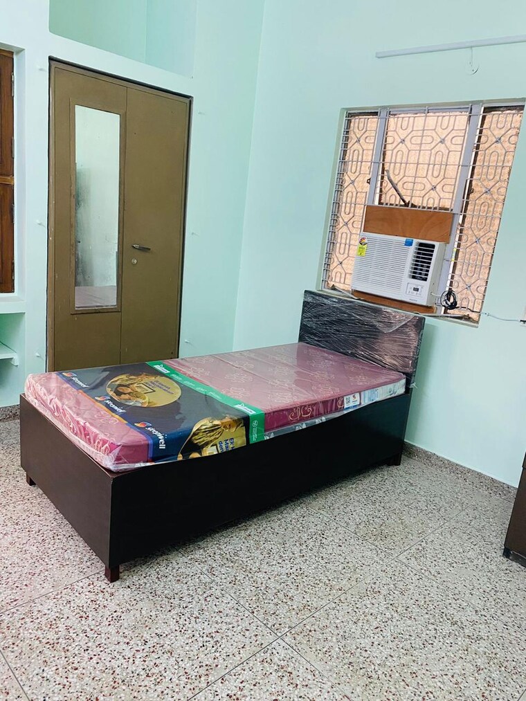 Bedroom, karol bagh Pg For Boys & Girls In Karol Bagh 9502859