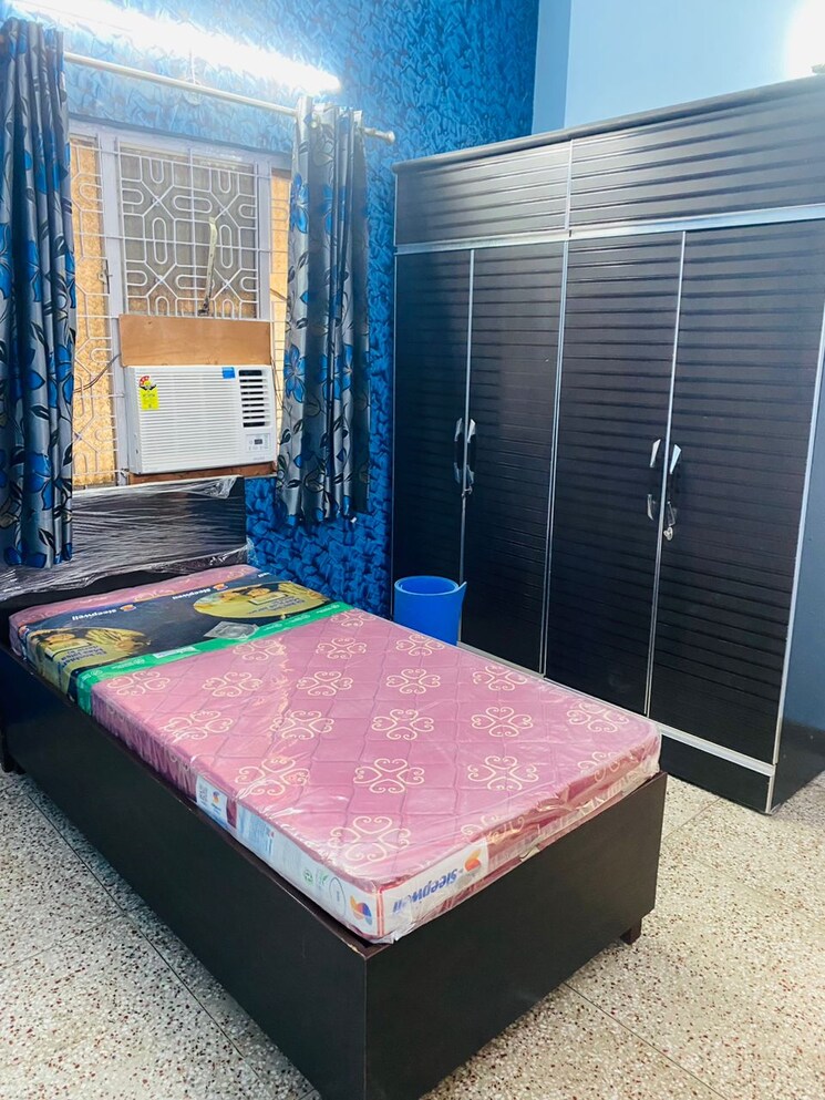 Bedroom, karol bagh Pg For Boys & Girls In Karol Bagh 9503022