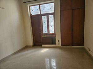 Room in 3 BHK Builder Floor at Greater Kailash ii – for Rent