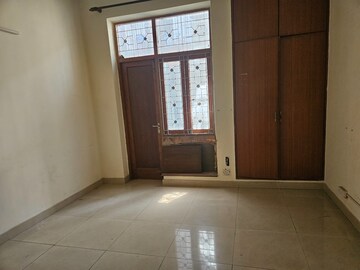 Room in 3 BHK Builder Floor at Greater Kailash ii – for Rent