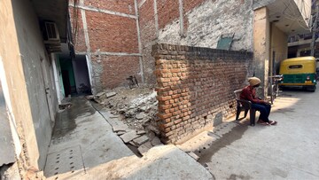  Plot – Exterior View View at Sangam Vihar - for Sale