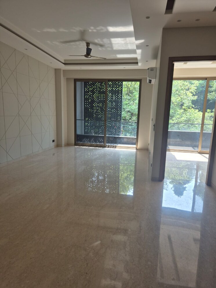 Room, greater kailash i 4 Bedroom 500 Sq.Yd. Builder Floor In Greater Kailash I Delhi 9502928