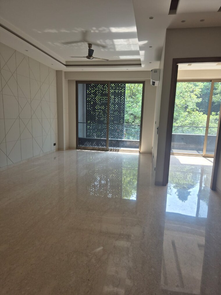 Room, greater kailash i 4 Bedroom 500 Sq.Yd. Builder Floor In Greater Kailash I Delhi 9502928