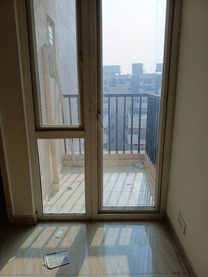 Room in 2 BHK Apartment at Gaur City 2 - 14th Avenue, Sector 16c Greater Noida – for Rent