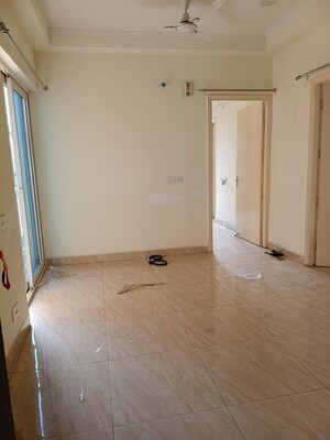 Room in 2 BHK Apartment at Gaur City 2 - 14th Avenue, Sector 16c Greater Noida – for Rent
