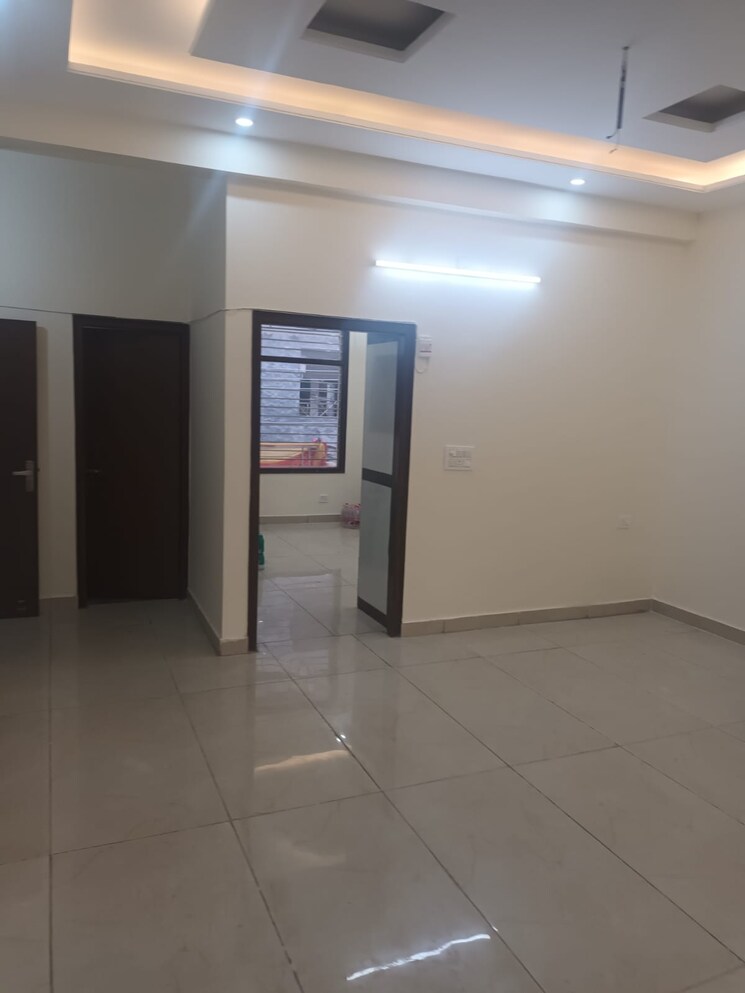 Room, ambala highway 3 Bedroom 1350 Sq.Ft. Builder Floor In Ambala Highway Zirakpur 9502996