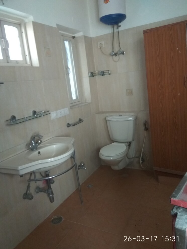 Bathroom, greater kailash ii 3 Bedroom 325 Sq.Yd. Builder Floor In Greater Kailash ii Delhi 9503017