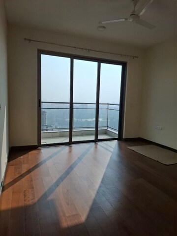 Room in 3.5 BHK Apartment at Tata Primanti-Tower Residences, Sector 72 – for Sale