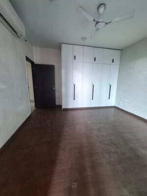 Room in 3.5 BHK Apartment at Tata Primanti-Tower Residences, Sector 72 – for Sale