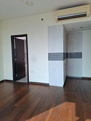 Room in 3.5 BHK Apartment at Tata Primanti-Tower Residences, Sector 72 – for Sale