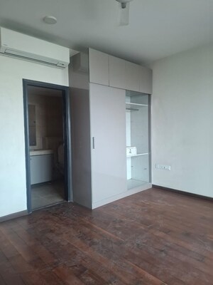 Room in 3.5 BHK Apartment at Tata Primanti-Tower Residences, Sector 72 – for Sale