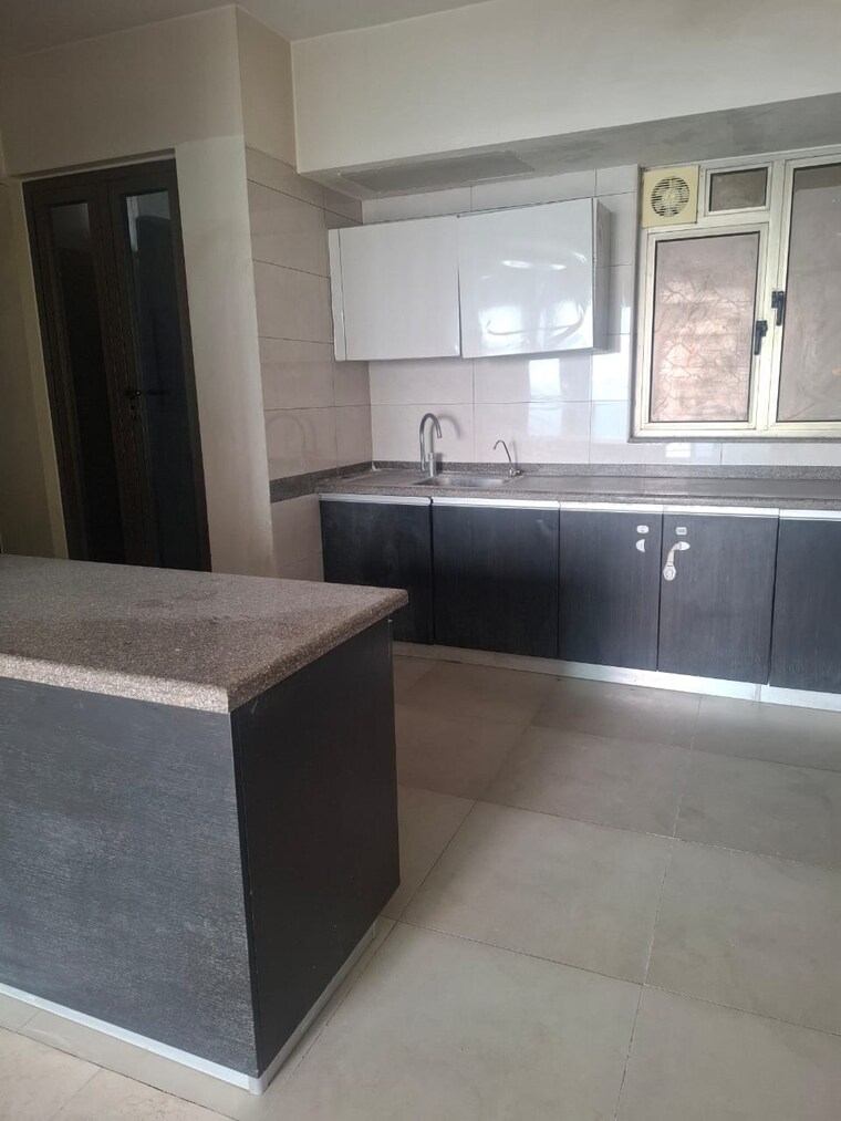 Kitchen, tata-primanti-tower-residences 3.5 Bedroom 2550 Sq.Ft. Apartment In Sector 72 Gurgaon 9503165