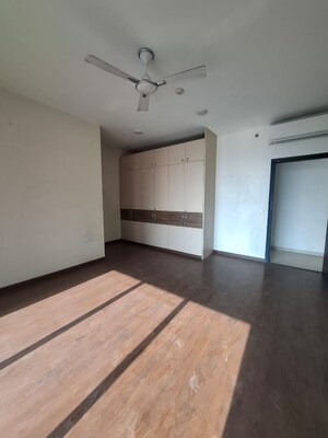 Room in 3.5 BHK Apartment at Tata Primanti-Tower Residences, Sector 72 – for Sale