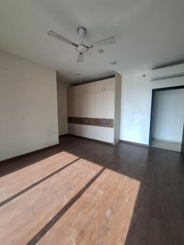 Room in 3.5 BHK Apartment at Tata Primanti-Tower Residences, Sector 72 – for Sale