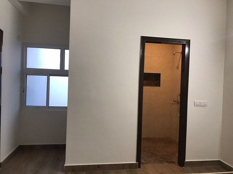 Room, sector 48 3 Bedroom 200 Sq.Yd. Builder Floor In Sector 48 Noida 9503221