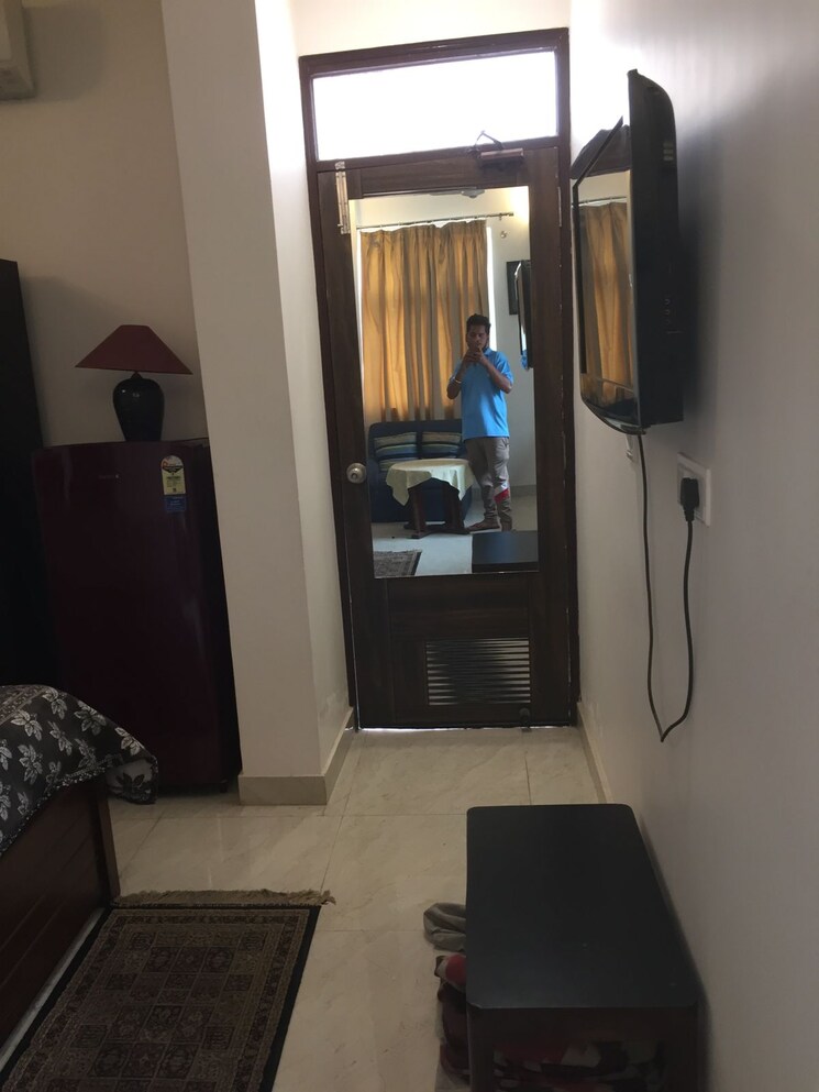 Living Room, sector 48 3 Bedroom 300 Sq.Mt. Builder Floor In Sector 48 Noida 9503268