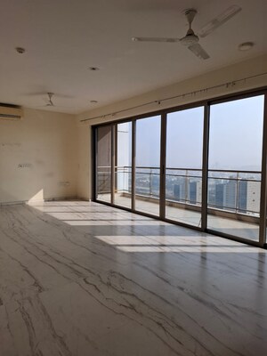Room in 4 BHK Apartment at Tata Primanti-Tower Residences, Sector 72 – for Sale