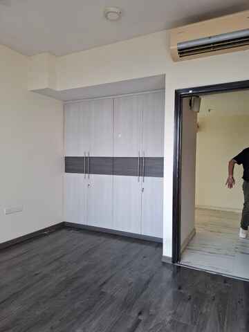 Room in 4 BHK Apartment at Tata Primanti-Tower Residences, Sector 72 – for Sale