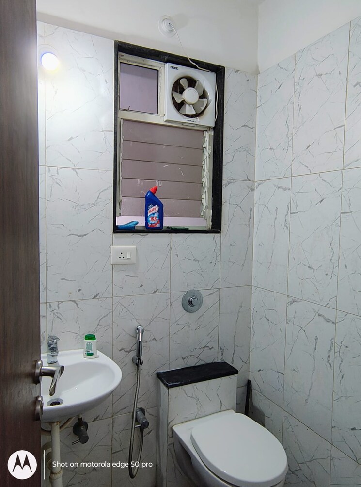Bathroom, vilas-javdekar-yashwin-encore 2 Bedroom 960 Sq.Ft. Apartment In Wakad Pune 9503391