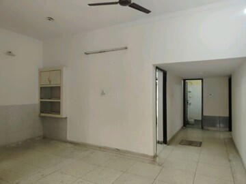 Room in 2 BHK Builder Floor at Sector 49 – for Rent