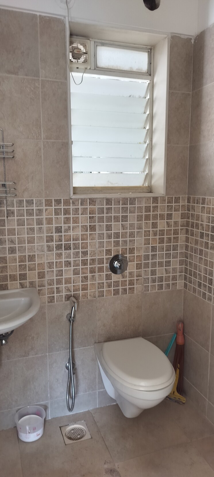 Bathroom, amanora-trendy-homes 2.5 Bedroom 1050 Sq.Ft. Apartment In Hadapsar Pune 9503473