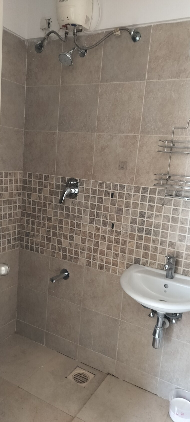 Bathroom, amanora-trendy-homes 2.5 Bedroom 1050 Sq.Ft. Apartment In Hadapsar Pune 9503473