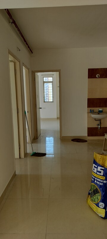 Room in 2.5 BHK Apartment at Amanora Trendy Homes, Hadapsar – for Rent