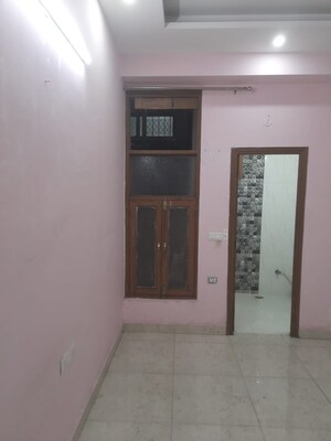 Room in 3 BHK Builder Floor at Niti Khand – for Rent
