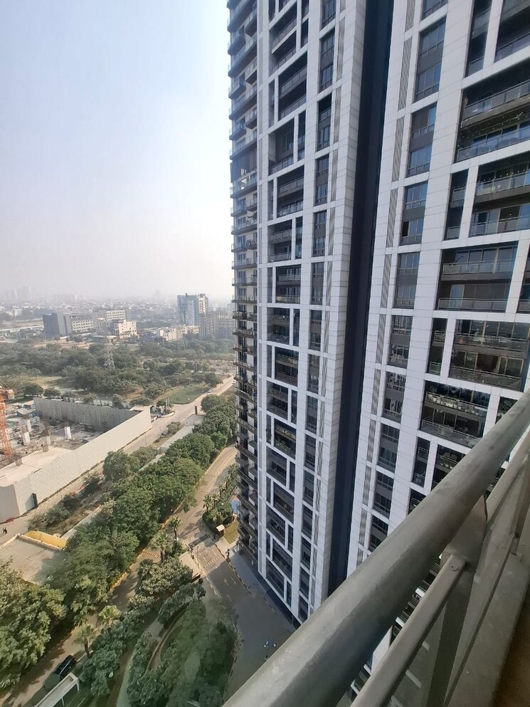 Balcony, tata-primanti-tower-residences 4 Bedroom 2625 Sq.Ft. Apartment In Sector 72 Gurgaon 9503454