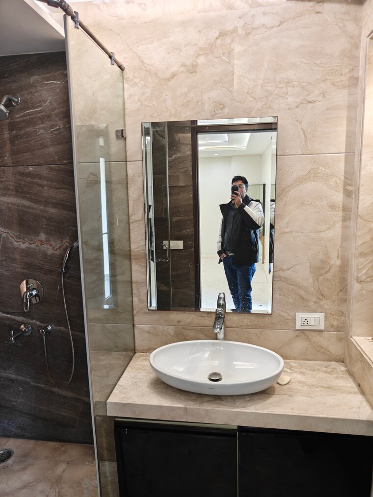 Master Bedroom, model town phase 1 5 Bedroom 3600 Sq.Ft. Builder Floor In Model Town Phase 1 Delhi 9503901