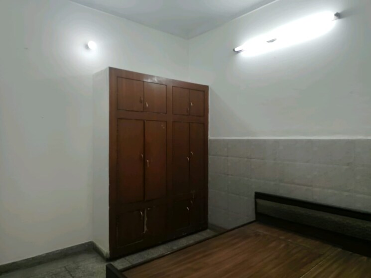 Room, sector 49 3 Bedroom 162 Sq.Mt. Builder Floor In Sector 49 Noida 9503579
