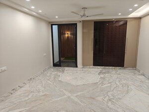 Room in 5 BHK Builder Floor at Model Town Phase 1 – for Rent