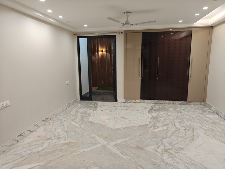 Room, model town phase 1 5 Bedroom 3600 Sq.Ft. Builder Floor In Model Town Phase 1 Delhi 9503901