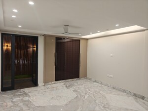 Room in 5 BHK Builder Floor at Model Town Phase 1 – for Rent