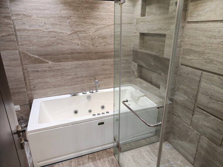 Bathroom, model town phase 1 5 Bedroom 3600 Sq.Ft. Builder Floor In Model Town Phase 1 Delhi 9503901