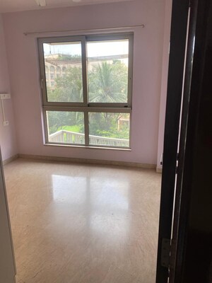 Room in 2 BHK Apartment at Hiranandani Castle Rock, Powai – for Rent