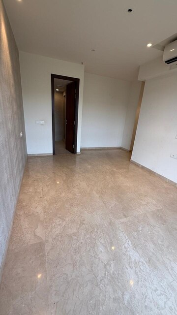 Room in 2 BHK Apartment at Hiranandani Castle Rock, Powai – for Rent