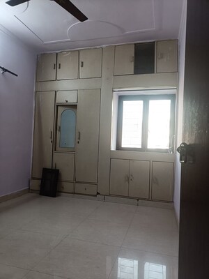 Bedroom in 3 BHK Apartment at Mayur Vihar Phase 1 – for Rent