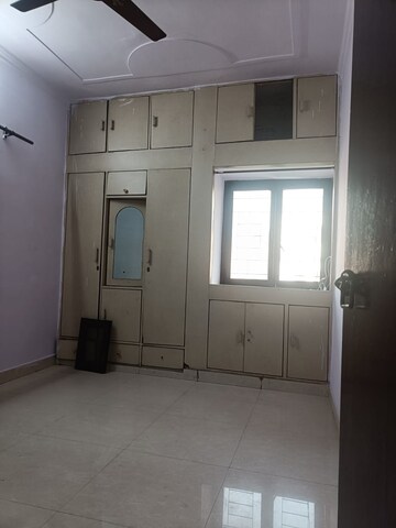 Bedroom in 3 BHK Apartment at Mayur Vihar Phase 1 – for Rent