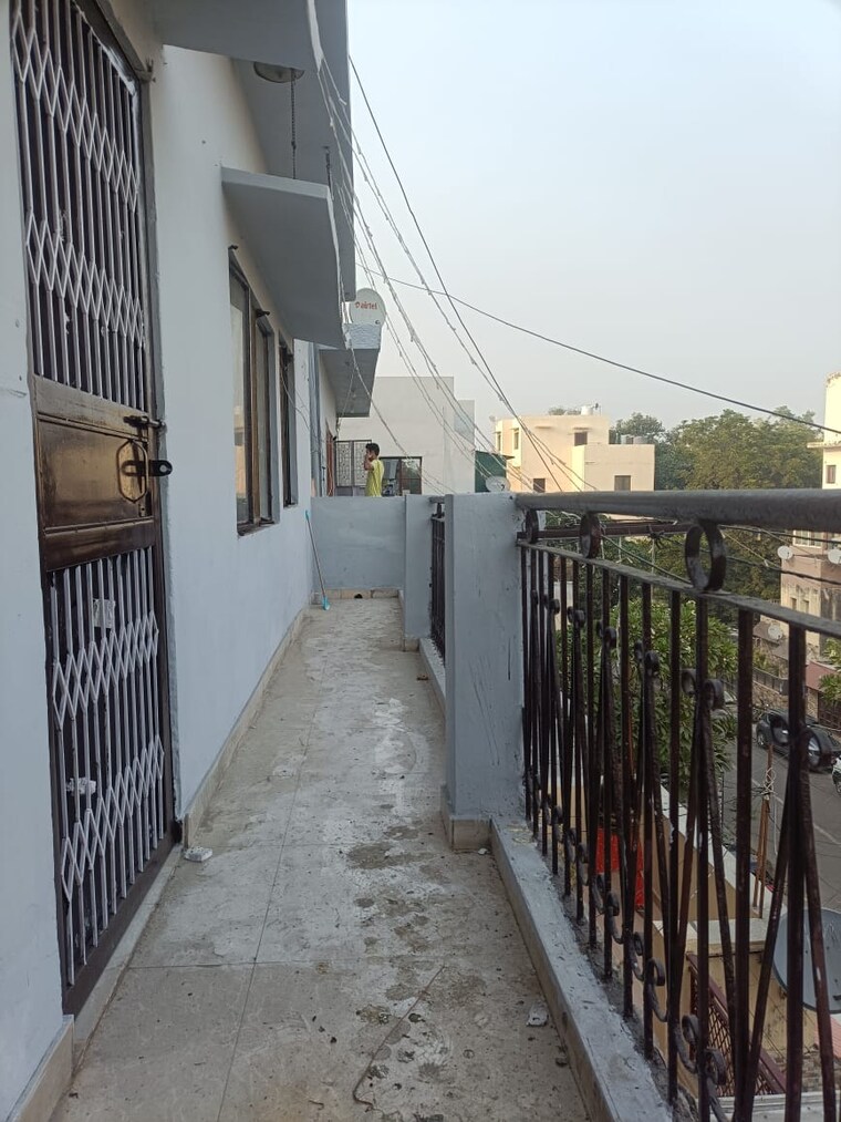 Balcony, mayur vihar phase 1 3 Bedroom 1480 Sq.Ft. Apartment In Mayur Vihar Phase 1 Delhi 9503841