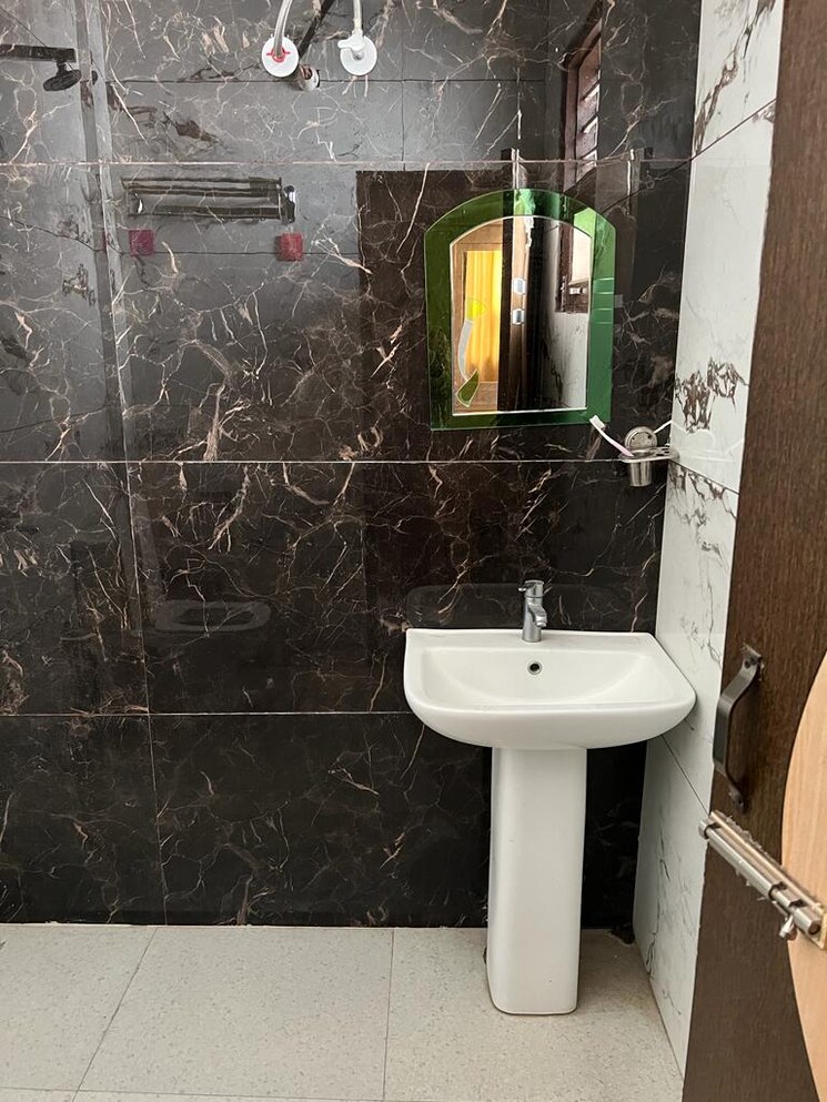 Bathroom, nk-savitry-enclave 3 Bedroom 1800 Sq.Ft. Apartment In Vip Road Zirakpur 9503799