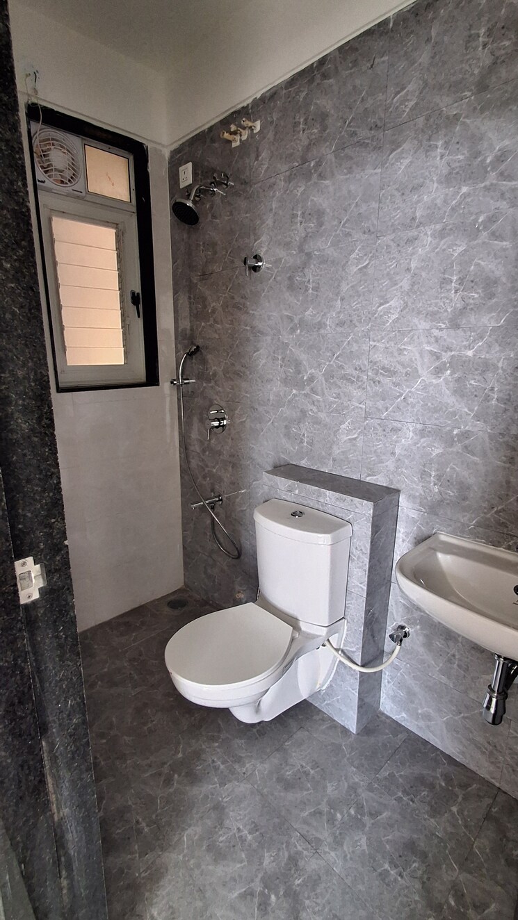 Bathroom, ajmera-crosstown-one 2 Bedroom 604 Sq.Ft. Apartment In Kalyan West Thane 9503780
