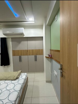 Room in 3 BHK Apartment at Vaishnodevi Circle – for Rent