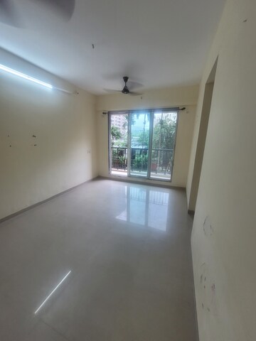 Room in 1 BHK Apartment at Raunak Unnathi Greens, Kasarvadavali – for Rent