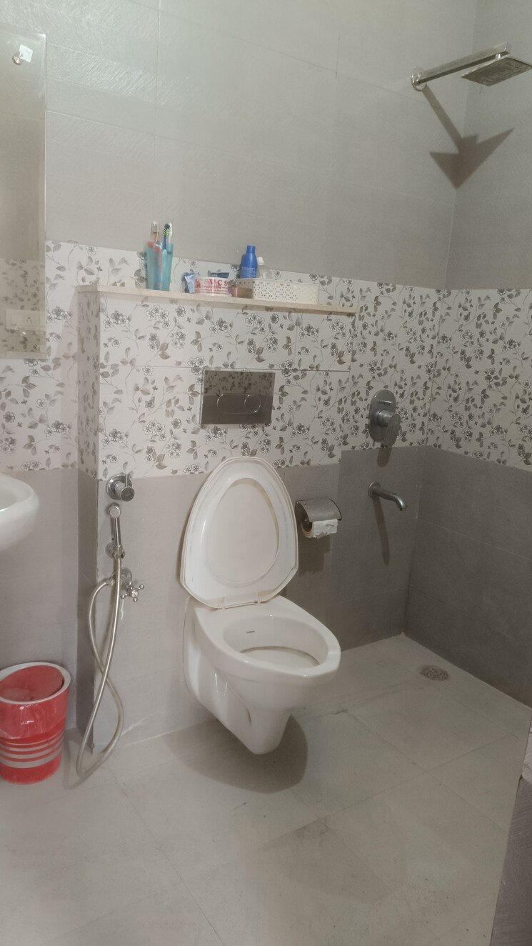 Bathroom, sai-kunj-new-palam-vihar 3 Bedroom 107 Sq.Yd. Independent House In New Palam Vihar Phase 3 Gurgaon 9503852