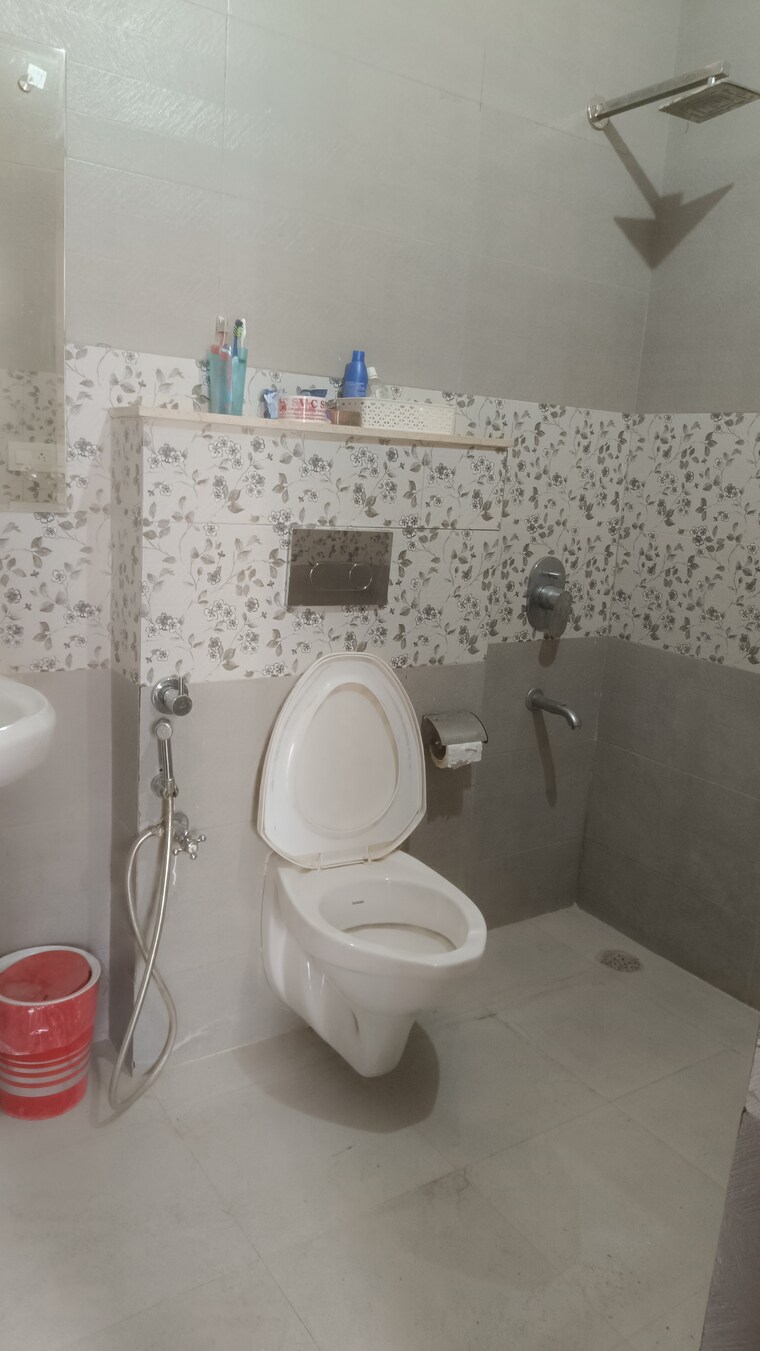 Bathroom, sai-kunj-new-palam-vihar 3 Bedroom 107 Sq.Yd. Independent House In New Palam Vihar Phase 3 Gurgaon 9503852