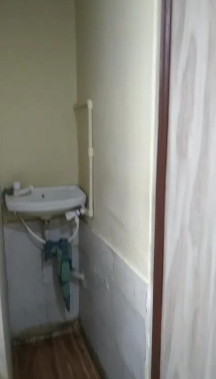 Bathroom, esplanade Commercial Office Space 600 Sq.Ft. In Esplanade Kolkata 9503914