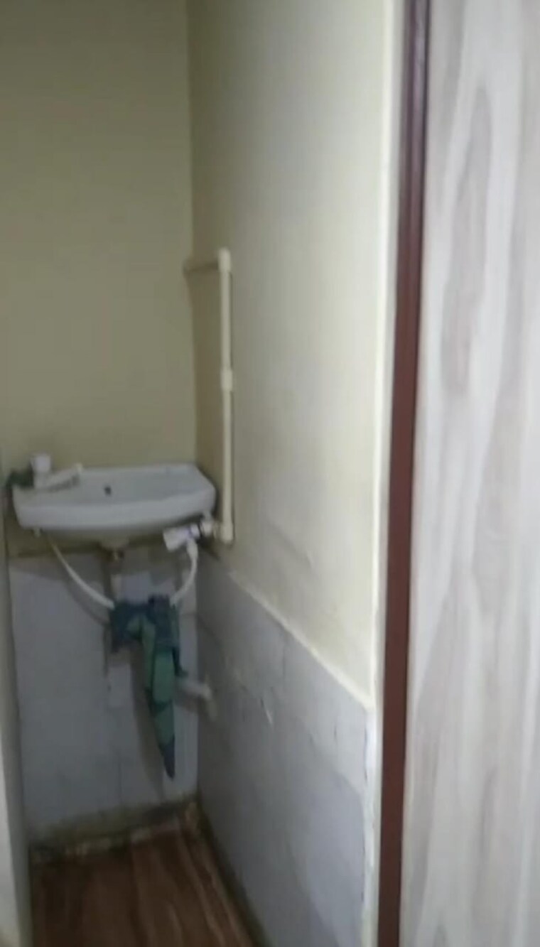 Bathroom, esplanade Commercial Office Space 600 Sq.Ft. In Esplanade Kolkata 9503914