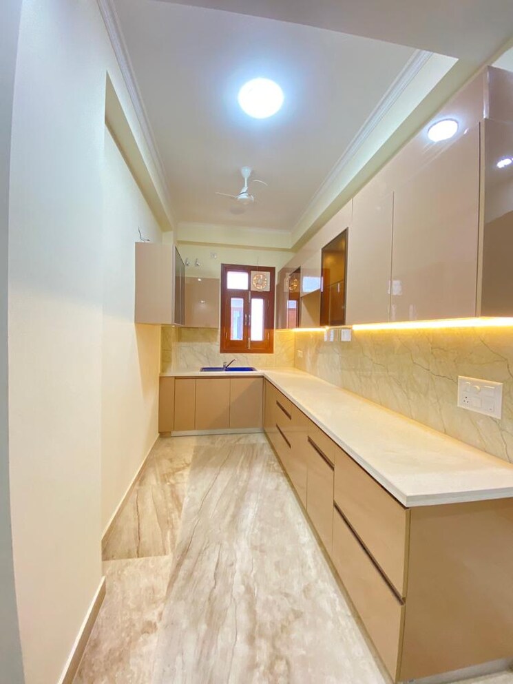 Kitchen, vasant kunj enclave 3 Bedroom 115 Sq.Yd. Builder Floor In Vasant Kunj Enclave Delhi 9503934